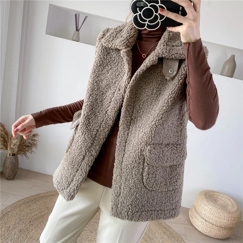 2021 Lambswool Hidden Button Pocket Imitation Teddy OverCoat Plush Padded Warm Winter Vest Female Lapel Sleeveless New Coat
2021 Lambswool Hidden Button Pocket Imitation Teddy OverCoat Plush Padded Warm Winter Vest Female Lapel Sleeveless New Coat