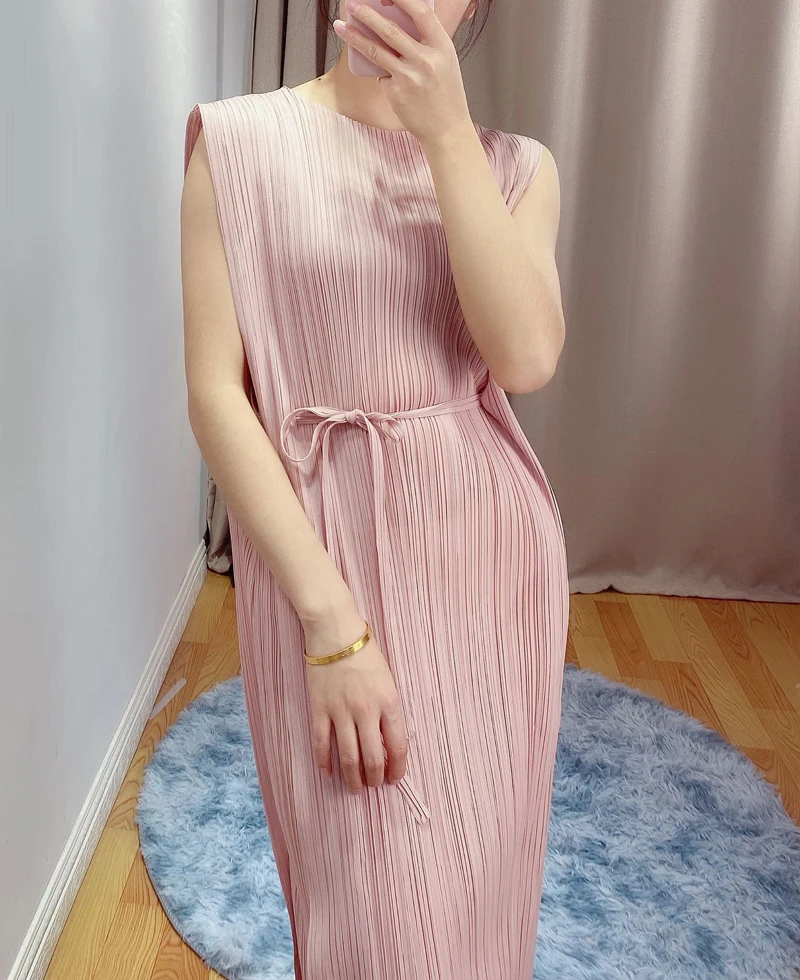 2020 summer new PP series was thin dress Miyak fold Fashion round neck sleeveless slim lace midi dress tied
2020 summer new PP series was thin dress Miyak fold Fashion round neck sleeveless slim lace midi dress tied