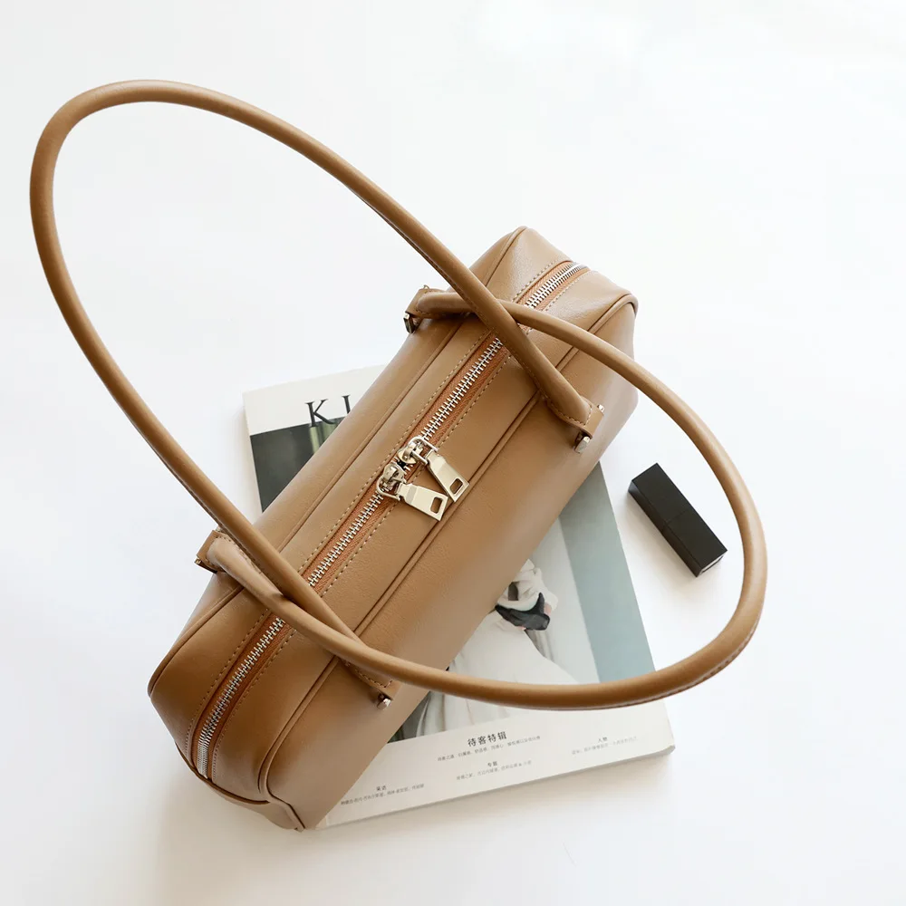 Genuine Leather Women'sHandbag Luxury Brand Bag High Quality Large Capacity Ladies Pillow Shoulder Bag New Fashion ToteBags
Genuine Leather Women'sHandbag Luxury Brand Bag High Quality Large Capacity Ladies Pillow Shoulder Bag New Fashion ToteBags