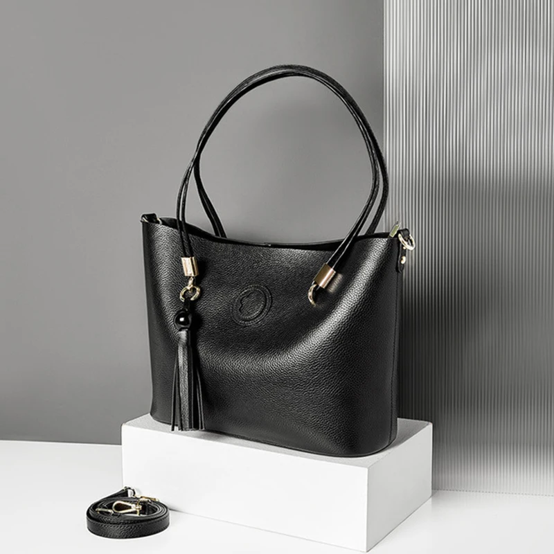 New casual tote bag fashion handbag wild atmosphere leather underarm bag large capacity single shoulder messenger bag
New casual tote bag fashion handbag wild atmosphere leather underarm bag large capacity single shoulder messenger bag