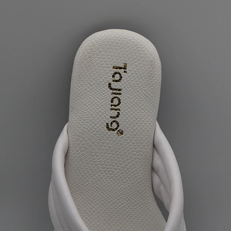 Ta Jiang Summer women's sandals fashion metal decoration flip flops ladies beach flat flip flops sandals T0112
Ta Jiang Summer women's sandals fashion metal decoration flip flops ladies beach flat flip flops sandals T0112