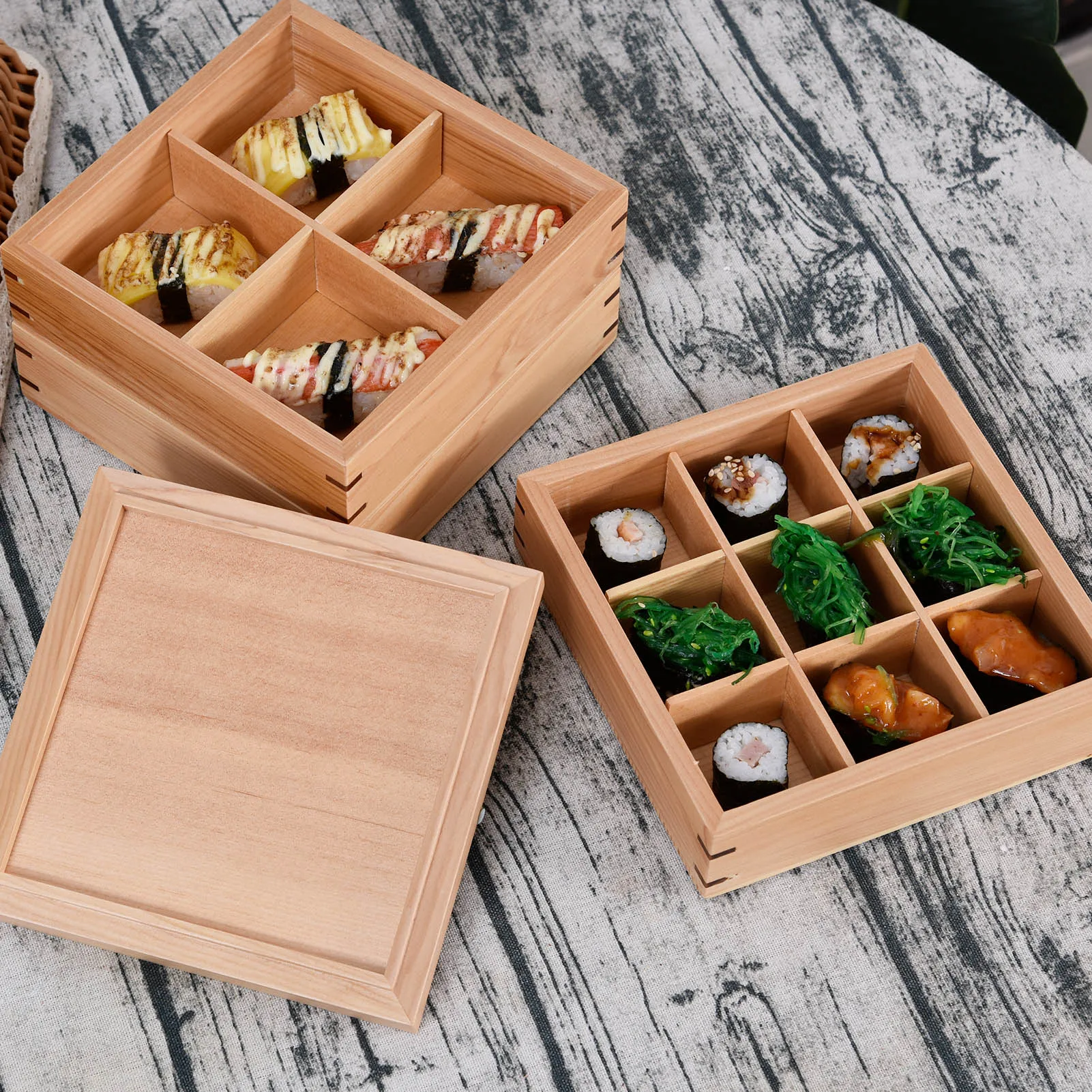 Japanese Style Wooden Lunch Box Picnic Bento Box Multi-grid Meal Box Food Container Party Barbecue Lunch Food Container 나무도시락
Japanese Style Wooden Lunch Box Picnic Bento Box Multi-grid Meal Box Food Container Party Barbecue Lunch Food Container 나무도시락