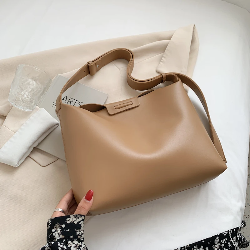Large-Capacity Shoulder Bag 2021 New All-Match Solid Color Underarm Bag Casual Cross-Body Luxury Design Brand Simple Female Bag
Large-Capacity Shoulder Bag 2021 New All-Match Solid Color Underarm Bag Casual Cross-Body Luxury Design Brand Simple Female Bag