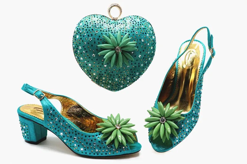 Beautiful Royal Blue African Women's Evening Party Shoes With Purse Bag Set With Stones G69-2 Heel Height 6.5CM
Beautiful Royal Blue African Women's Evening Party Shoes With Purse Bag Set With Stones G69-2 Heel Height 6.5CM