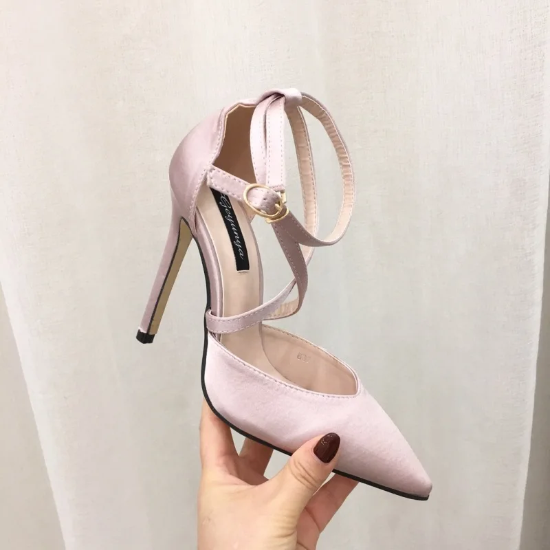 2021 New Pointed Toe Pumps Woman Crosstie Buckle High Heeled for Party Elegant Stiletto Single Shoes Women's Shoes
2021 New Pointed Toe Pumps Woman Crosstie Buckle High Heeled for Party Elegant Stiletto Single Shoes Women's Shoes
