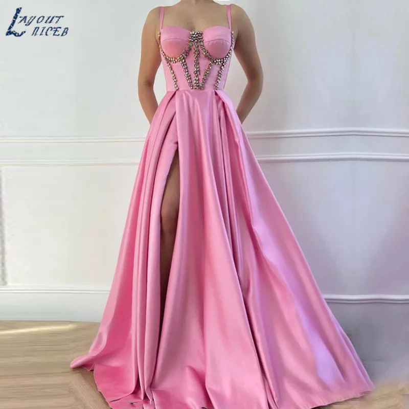 LAYOUT NICEB Pink Prom Dresses Spaghetti Strap Beaded Crystals Satin High Side Split Evening Gown Party Dress for Graduation
LAYOUT NICEB Pink Prom Dresses Spaghetti Strap Beaded Crystals Satin High Side Split Evening Gown Party Dress for Graduation