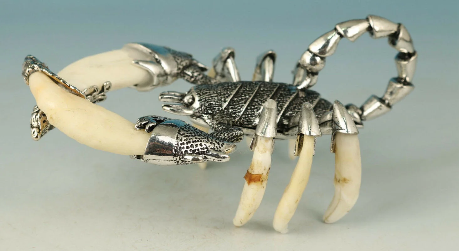 Fashion Chinese Exquisite Copper Tibet Silver Inlaid Teeth Statue Decoration Scorpion Statue Decoration Home Gift
Fashion Chinese Exquisite Copper Tibet Silver Inlaid Teeth Statue Decoration Scorpion Statue Decoration Home Gift