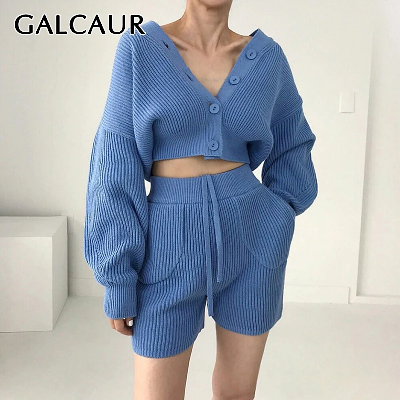 Комплект из двух предметов GALCAUR Женский, повседневный однотонный топ с V-образным вырезом и длинными рукавами, шорты с высокой талией, модная... 
Комплект из двух предметов GALCAUR Женский, повседневный однотонный топ с V-образным вырезом и длинными рукавами, шорты с высокой талией, модная...