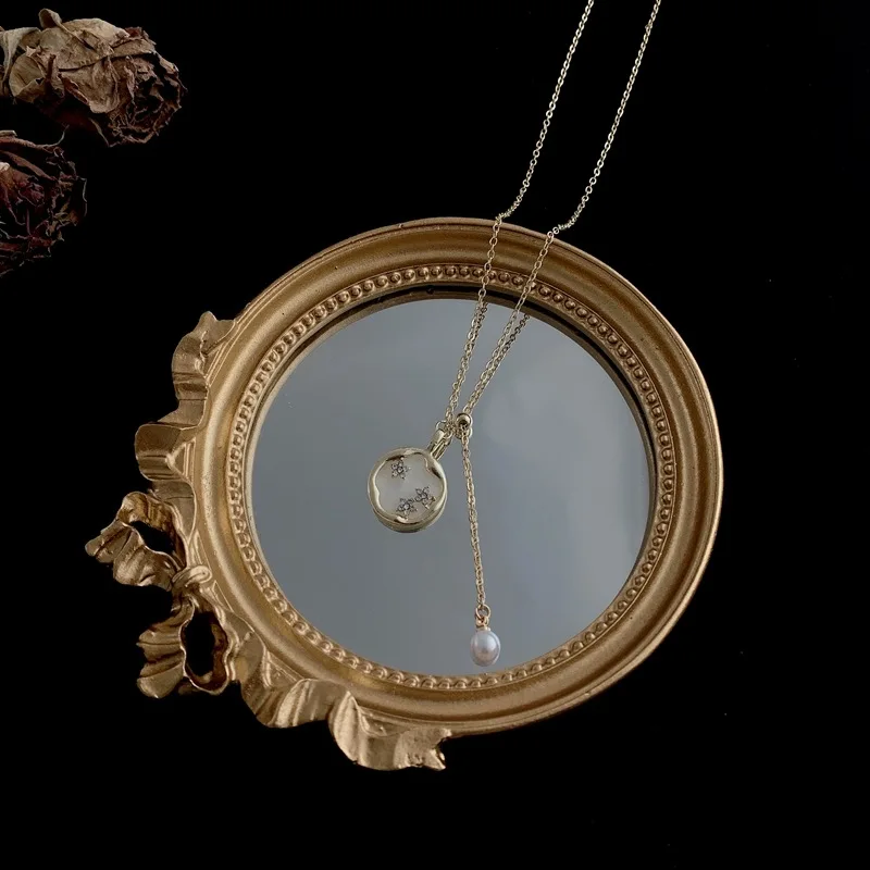 LOVOACC Elegant White Shell Round Coin Pendant Necklaces for Women Lady Gold Color Thin Chain Pearl Flower Chokers Necklace Gift 
LOVOACC Elegant White Shell Round Coin Pendant Necklaces for Women Lady Gold Color Thin Chain Pearl Flower Chokers Necklace Gift