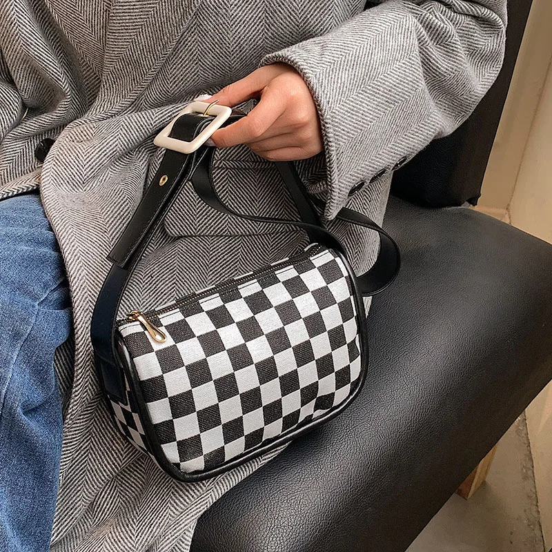 Plaid PU Leather Crossbody Shoulder Brand Bag for Women 2021 New Brand Luxury Designer Handbags and Purses with Wide Belt
Plaid PU Leather Crossbody Shoulder Brand Bag for Women 2021 New Brand Luxury Designer Handbags and Purses with Wide Belt