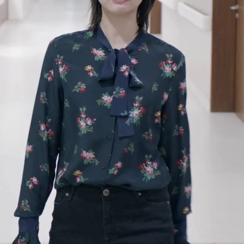 100% Silk 2020 New Women's Floral Bow Tie Shirt Lady Long Sleeve Fresh Flower Print Office Lady OL Blouse And Top Spring Summer
100% Silk 2020 New Women's Floral Bow Tie Shirt Lady Long Sleeve Fresh Flower Print Office Lady OL Blouse And Top Spring Summer