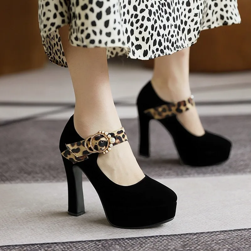 Extreme High Heels Sexy Fetish Nightclubs Dance Shoes New Round Toe Platform Block Heel Leopard Print Pearls Buckle Pumps Women
Extreme High Heels Sexy Fetish Nightclubs Dance Shoes New Round Toe Platform Block Heel Leopard Print Pearls Buckle Pumps Women