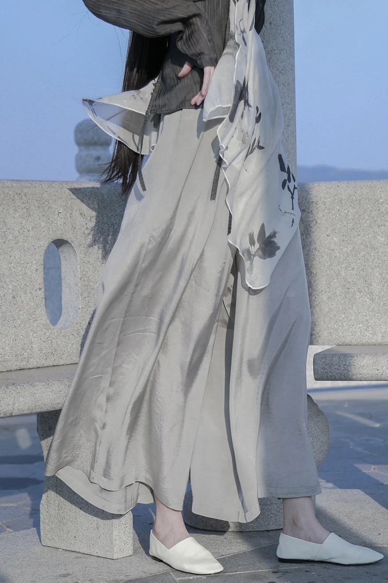 UMI MAO 2021 Summer Leisurely Chinese Style Loose Elegant Cool Wide-leg Pants Two-color Female pantalon femme trousers women
UMI MAO 2021 Summer Leisurely Chinese Style Loose Elegant Cool Wide-leg Pants Two-color Female pantalon femme trousers women