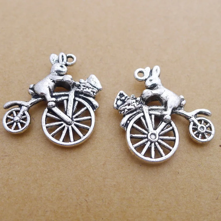 6 pieces/lot 24*26mm Rabbit on a bike Charm Antique silver color Metal Pendant Bracelet Key chain DIY handmade jewelry making
6 pieces/lot 24*26mm Rabbit on a bike Charm Antique silver color Metal Pendant Bracelet Key chain DIY handmade jewelry making