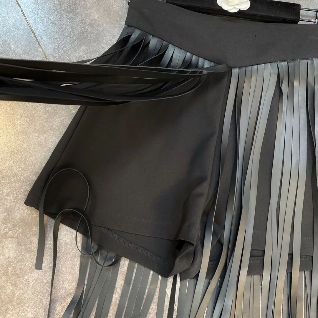 2021 Spring and Summer New PU Leather Tassel Decorated Short Pants Women's Solid Color Fashion High Waist Shorts Lady Skirts
2021 Spring and Summer New PU Leather Tassel Decorated Short Pants Women's Solid Color Fashion High Waist Shorts Lady Skirts