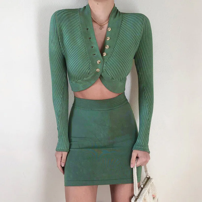 2021 European and American Women's Curved-breasted Tight-fitting Long-sleeved Sweater Solid Color Slim V-neck Top
2021 European and American Women's Curved-breasted Tight-fitting Long-sleeved Sweater Solid Color Slim V-neck Top