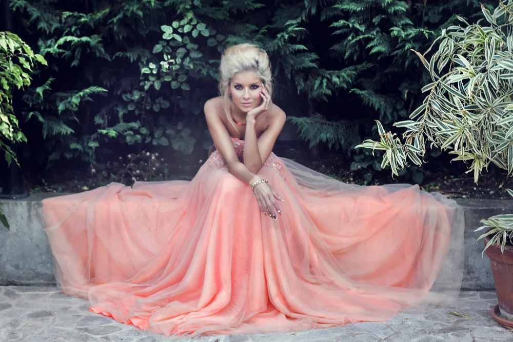Stunning Rose Pink Long Prom Dresses 2019 Sweetheart Beaded Lace Appliques Fashionable Party Gowns
Stunning Rose Pink Long Prom Dresses 2019 Sweetheart Beaded Lace Appliques Fashionable Party Gowns