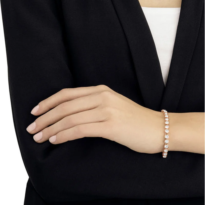 HERO Original Copy High Quality 1:1 SWA With Cubic Zirconia Plated Rose Gold Bracelet With Logo Free Envelope Mail 
HERO Original Copy High Quality 1:1 SWA With Cubic Zirconia Plated Rose Gold Bracelet With Logo Free Envelope Mail