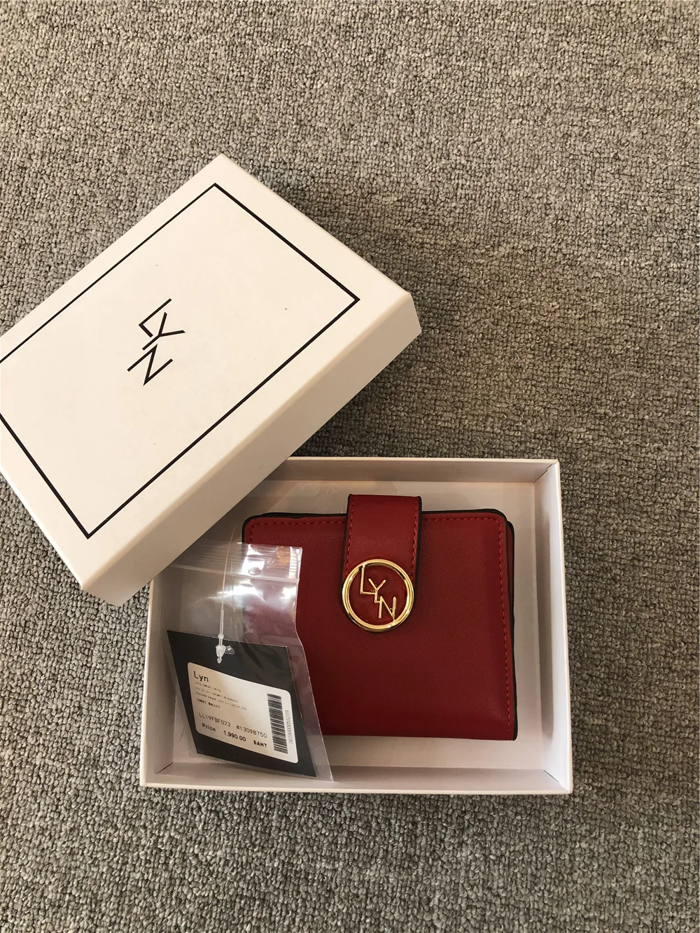 Women's Short Wallet Female Solid Color Hasp Brand Coin Purses Luxury Designer Card Holder Clutch Ladies Money Bags
Women's Short Wallet Female Solid Color Hasp Brand Coin Purses Luxury Designer Card Holder Clutch Ladies Money Bags