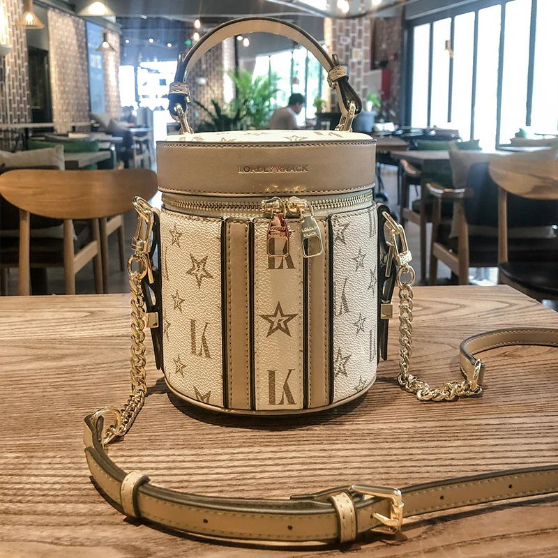 Exquisite Cowhide Leather Personality Cylindrical Bucket Bag for Women Printed Texture One-shoulder Messenger Bags Ladies
Exquisite Cowhide Leather Personality Cylindrical Bucket Bag for Women Printed Texture One-shoulder Messenger Bags Ladies