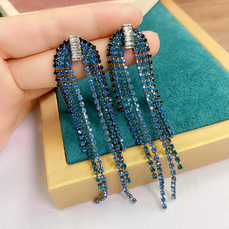 Recommend Limited Edition New Fashion Fashion Long Diamond Blue Tassel Claw Chain Earrings Ladies High-end Earrings Jewelry
Recommend Limited Edition New Fashion Fashion Long Diamond Blue Tassel Claw Chain Earrings Ladies High-end Earrings Jewelry