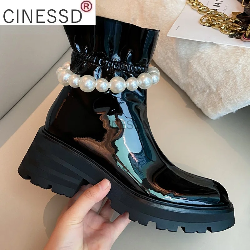 Fashion Autumn Winter Women PU Leather Ankle Boots 2022 Pearl Chain Women Short Boot Side Zipper Ladies Footwear Size 35-40
Fashion Autumn Winter Women PU Leather Ankle Boots 2022 Pearl Chain Women Short Boot Side Zipper Ladies Footwear Size 35-40