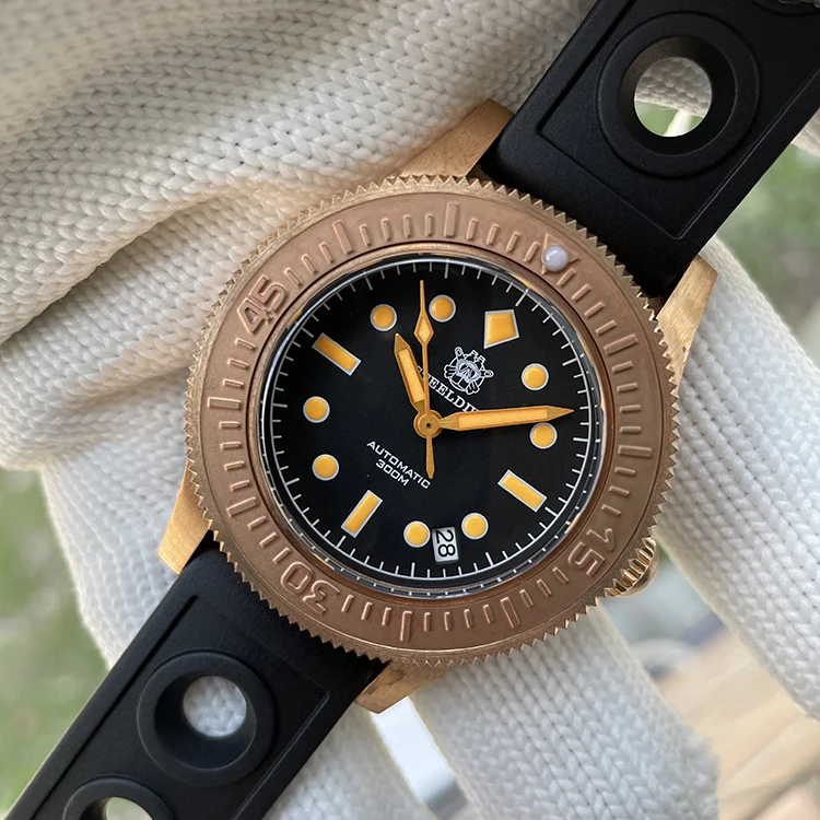 Steeldive Cusn8 Бронзовый чехол 300 м водонепроницаемый керамический ободок вставка тунца NH35 автоматические часы для погружения
Steeldive Cusn8 Бронзовый чехол 300 м водонепроницаемый керамический ободок вставка тунца NH35 автоматические часы для погружения