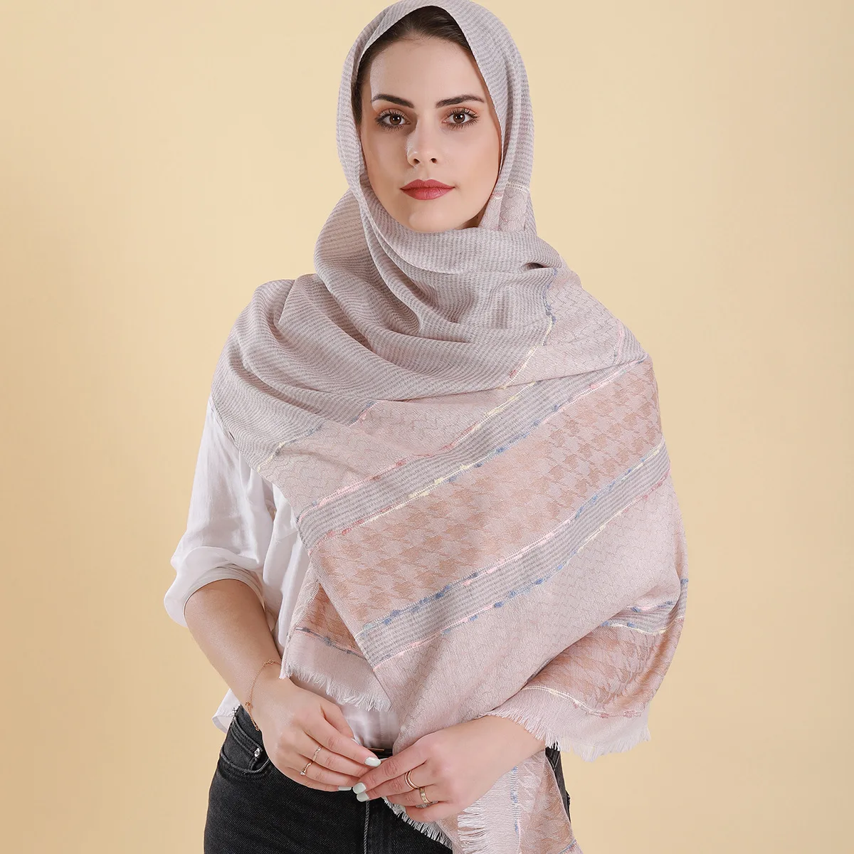 2021 New Ladies Muslim Turban Long Scarf Cotton Prayer Turban Houndstooth Colorful Gauze Scarf Islamic Wrap Turban Scarf
2021 New Ladies Muslim Turban Long Scarf Cotton Prayer Turban Houndstooth Colorful Gauze Scarf Islamic Wrap Turban Scarf