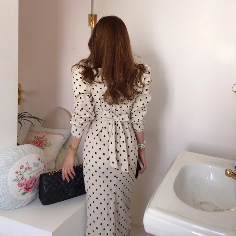 French temperament style spring and autumn ladies casual polka dot printing waist slimming corduroy dress elegant lace slim fit
French temperament style spring and autumn ladies casual polka dot printing waist slimming corduroy dress elegant lace slim fit