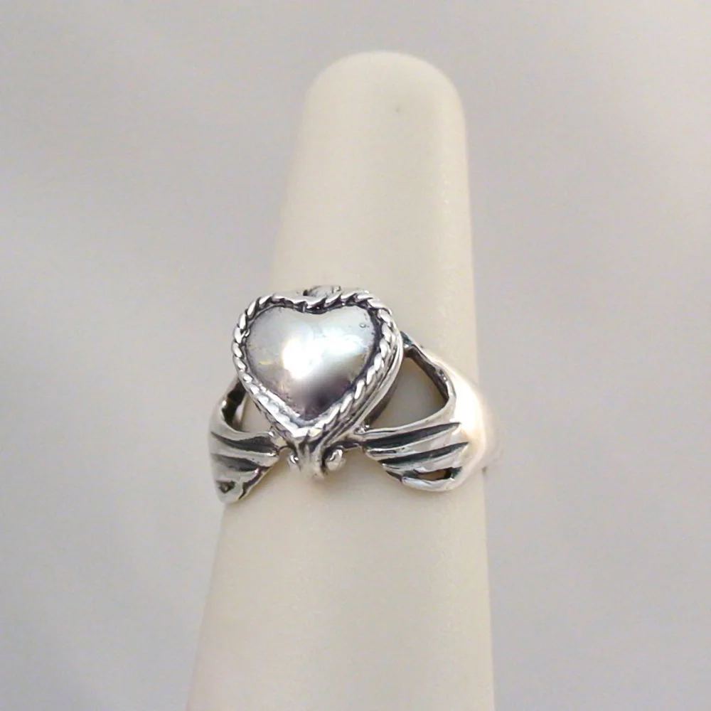 Unique Fashion Design Lid That Can Be Opened Ring Silver Plated Color Heart Love Shaped Female Ring for Women Party Jewelry
Unique Fashion Design Lid That Can Be Opened Ring Silver Plated Color Heart Love Shaped Female Ring for Women Party Jewelry