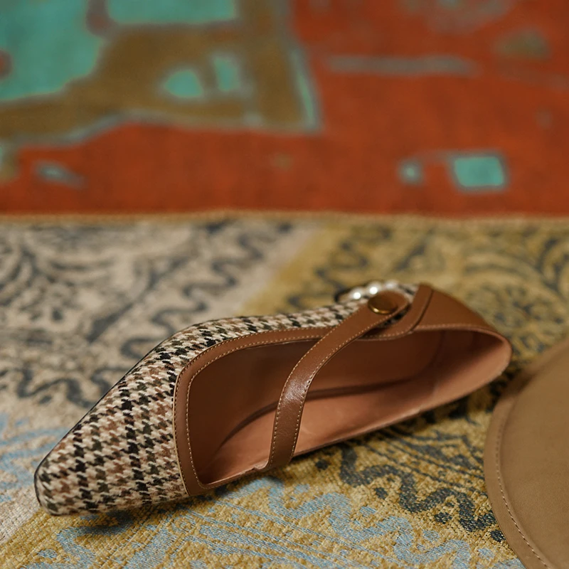 Women's genuine leather bordered fabric patchwork cross strap flats single shoes high quality soft comfortable daily casual shoe
Women's genuine leather bordered fabric patchwork cross strap flats single shoes high quality soft comfortable daily casual shoe