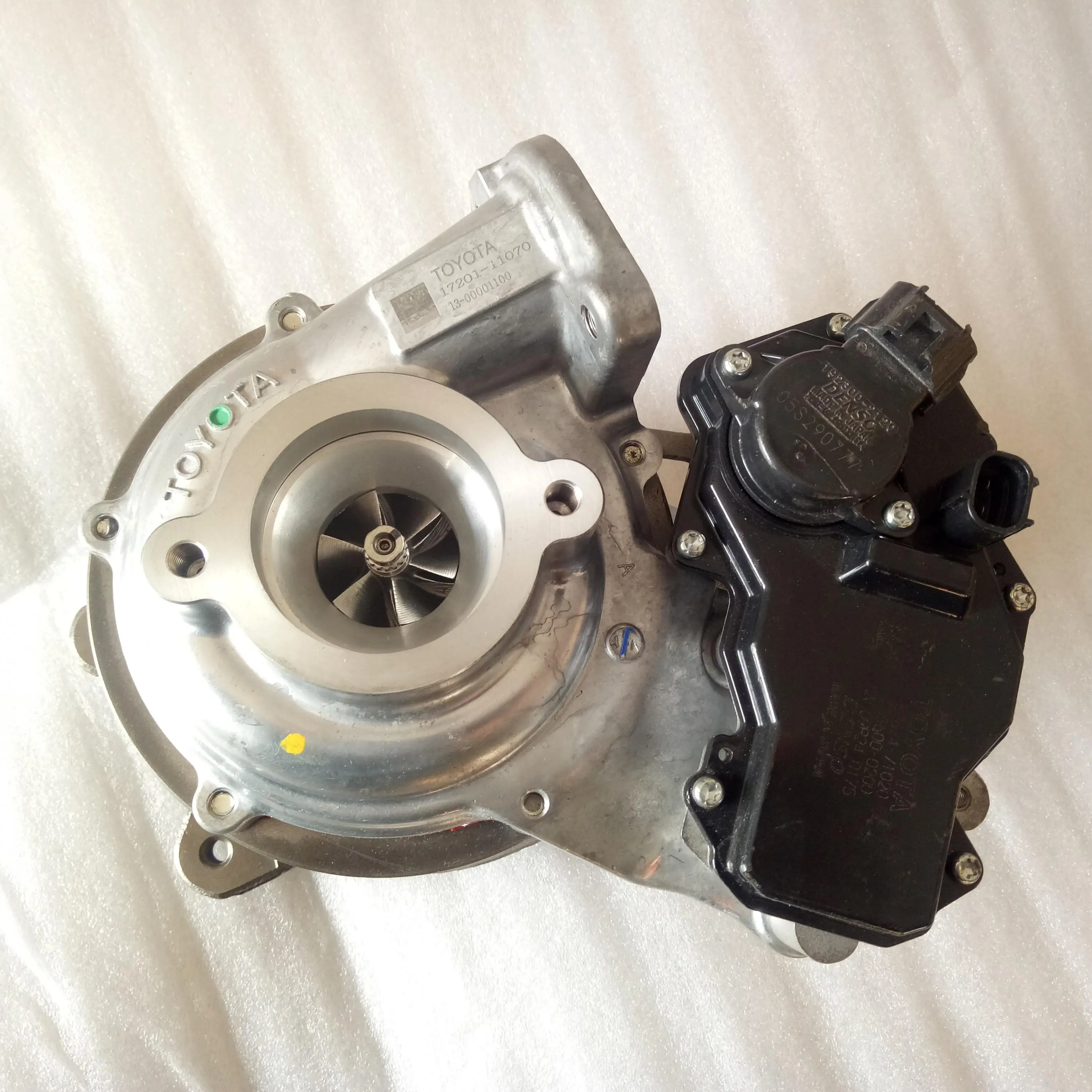 CT16V Genuine Turbocharger 17201-11070 1720111070 2GD engine turbo for TOYOTA Hilux 2.4LTR COMMON RAIL 2GD-FTV Engine
CT16V Genuine Turbocharger 17201-11070 1720111070 2GD engine turbo for TOYOTA Hilux 2.4LTR COMMON RAIL 2GD-FTV Engine