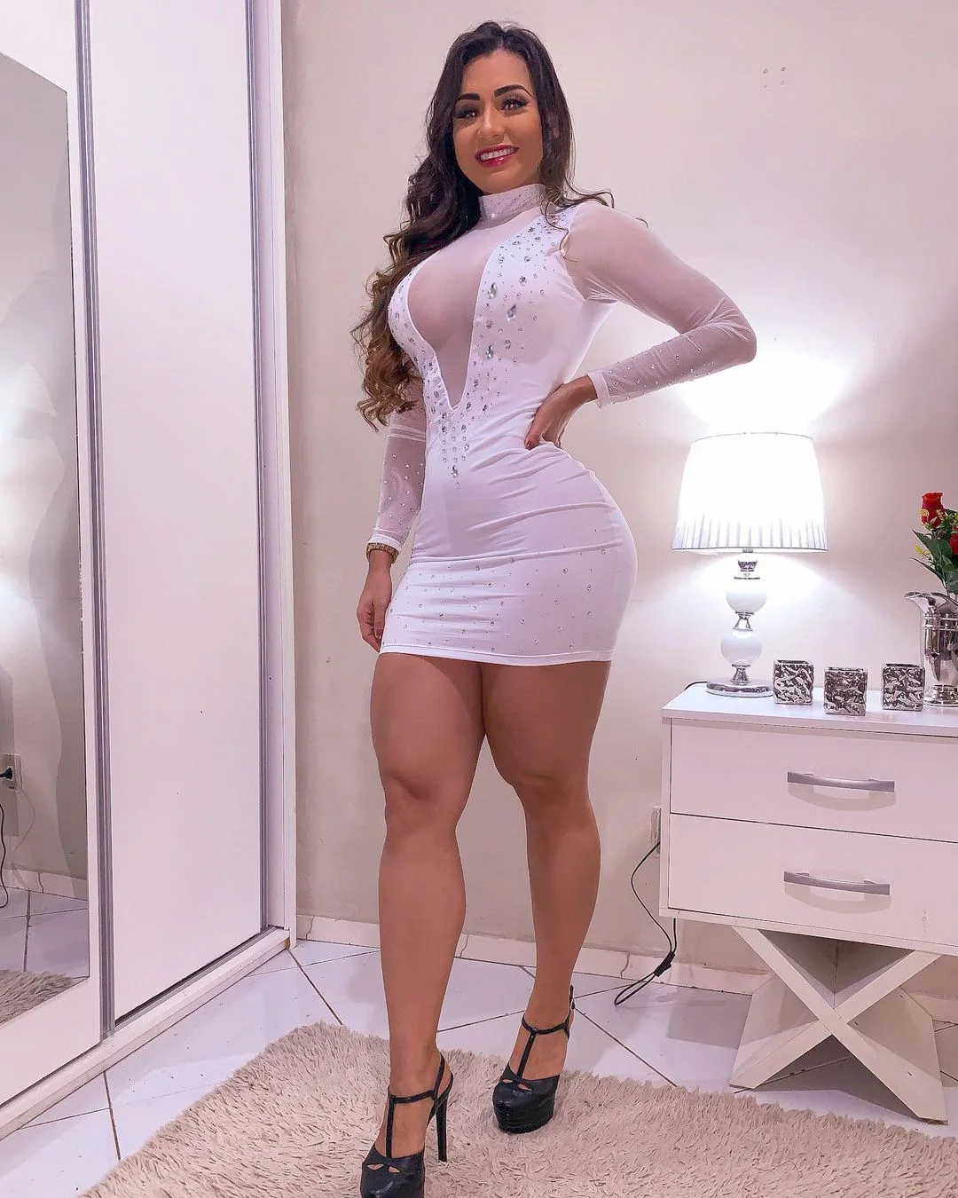 Sexy Sheer Mesh Diamond Evening Party Club Bodycon Mini Dress Women Autumn Elegant Long Sleeve Turtleneck Dresses Casual Vestido
Sexy Sheer Mesh Diamond Evening Party Club Bodycon Mini Dress Women Autumn Elegant Long Sleeve Turtleneck Dresses Casual Vestido