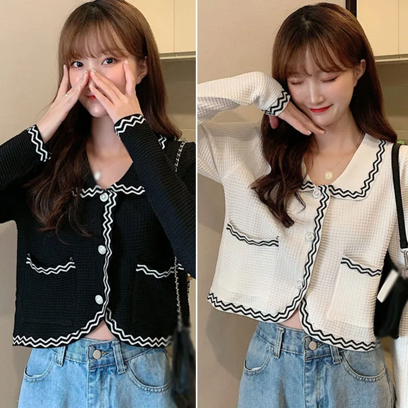 2020 Spring Autumn Women Thin Short Knitted Jacket Stylish V-neck Color Matching Long Sleeve Cardigan Top
2020 Spring Autumn Women Thin Short Knitted Jacket Stylish V-neck Color Matching Long Sleeve Cardigan Top