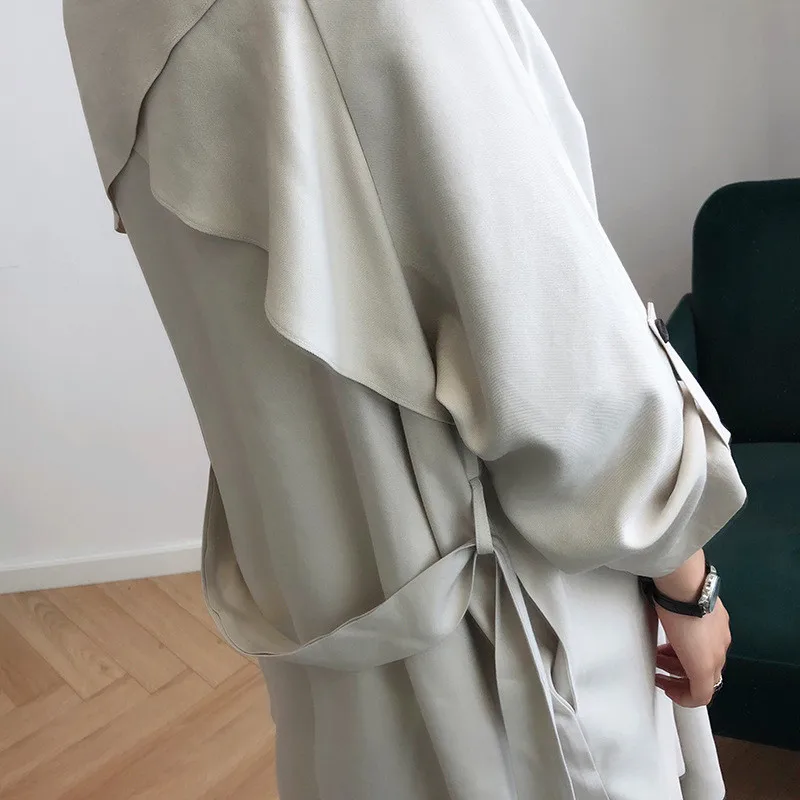 Spring Summer Trench Coat 2020 New Thin Windbreaker Women's Korean Waist Belt Casual Loose Autumn Trench Coats Female g201
Spring Summer Trench Coat 2020 New Thin Windbreaker Women's Korean Waist Belt Casual Loose Autumn Trench Coats Female g201