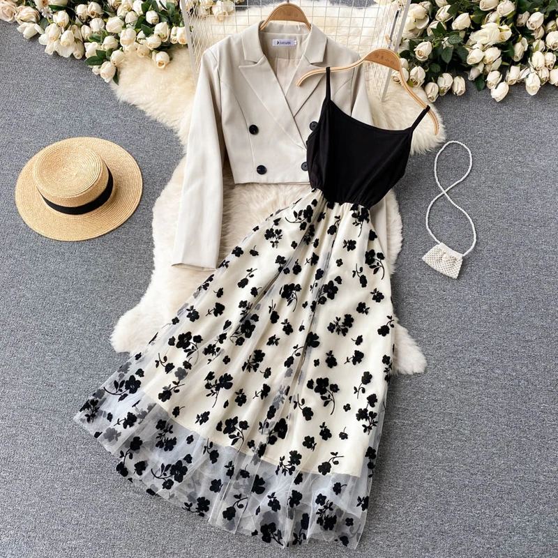 2022 Spring Autumn New 2 Piece Set Temperament Suit Collar Long Sleeve Button Crop Coat +Long Lace Embroidery Dress Fashion Suit
2022 Spring Autumn New 2 Piece Set Temperament Suit Collar Long Sleeve Button Crop Coat +Long Lace Embroidery Dress Fashion Suit