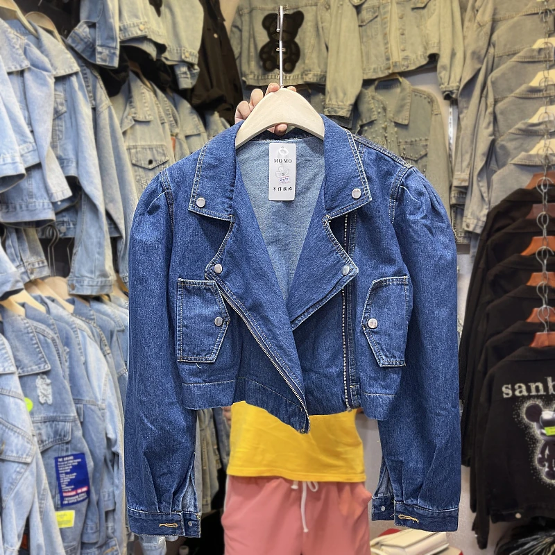 Женская джинсовая куртка на молнии, голубая Короткая Повседневная винтажная куртка с отложным воротником и пышными рукавами, уличная мода, ... 
Женская джинсовая куртка на молнии, голубая Короткая Повседневная винтажная куртка с отложным воротником и пышными рукавами, уличная мода, ...