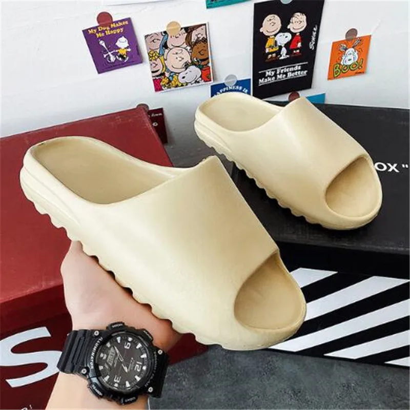 New men's slippers fashion thick-soled non-slip lightweight soft sole comfortable and versatile couple casual slippers
New men's slippers fashion thick-soled non-slip lightweight soft sole comfortable and versatile couple casual slippers