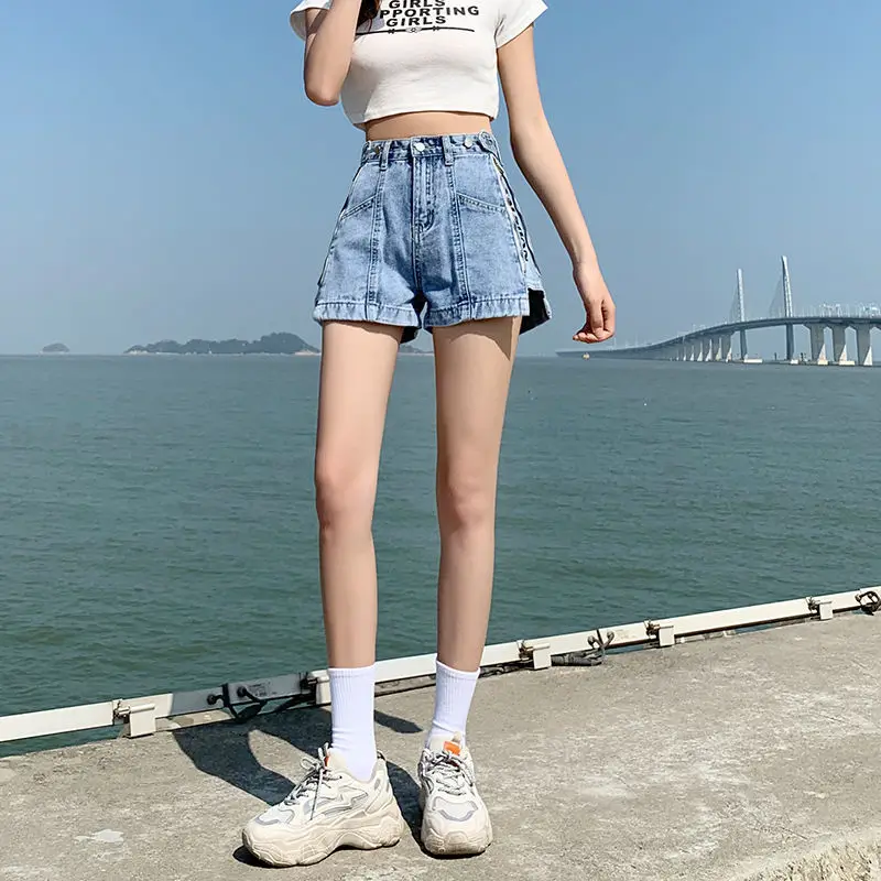High waist light color denim shorts women's 2021 super high waist thin summer loose spring women's early spring fashion
High waist light color denim shorts women's 2021 super high waist thin summer loose spring women's early spring fashion