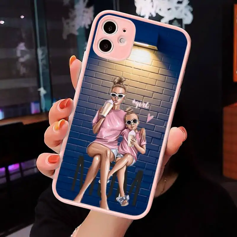 color girl Queen Mom and baby Phone Case Matte Transparent for iPhone 7 8 11 12 s mini pro X XS XR MAX Plus cover funda
color girl Queen Mom and baby Phone Case Matte Transparent for iPhone 7 8 11 12 s mini pro X XS XR MAX Plus cover funda