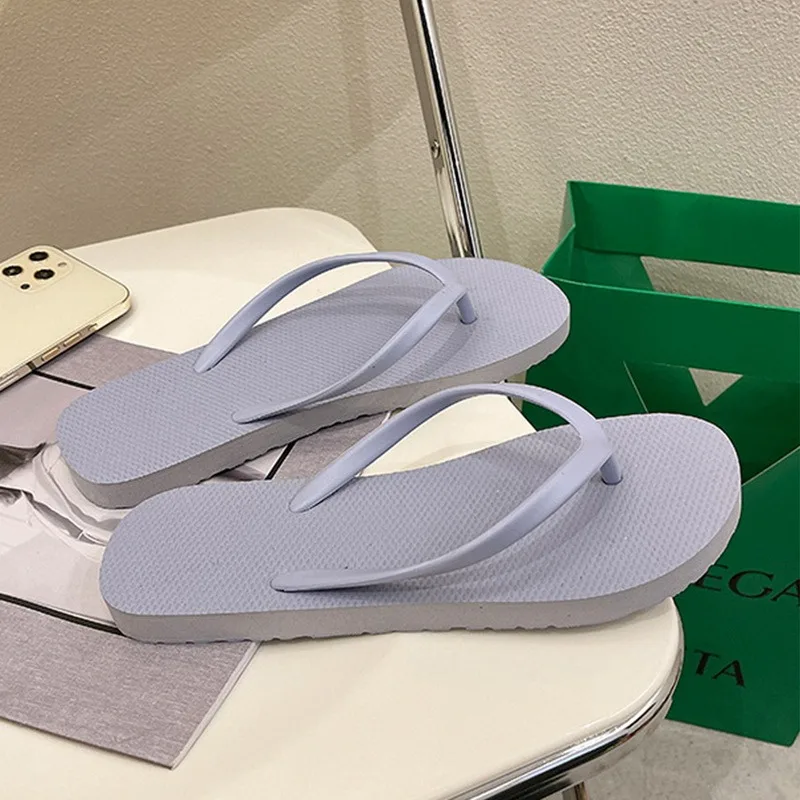Simple Solid Color Comfortable Slippers Flip Flop Women Summer Korean Fashion Casual Non-Slip Couple Flip Flops Breathable Beach
Simple Solid Color Comfortable Slippers Flip Flop Women Summer Korean Fashion Casual Non-Slip Couple Flip Flops Breathable Beach