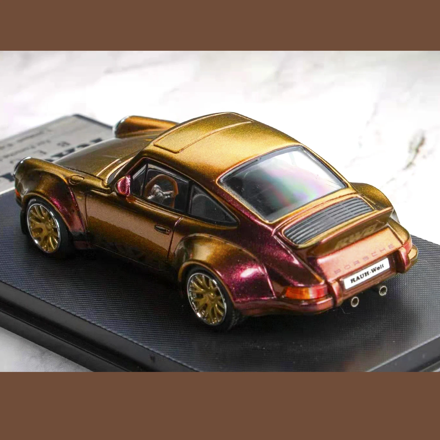 Model Car 1/64 Pop Toys Diecast Model Car Golden Prosche RWB 930 Car Model LTD 999
Model Car 1/64 Pop Toys Diecast Model Car Golden Prosche RWB 930 Car Model LTD 999