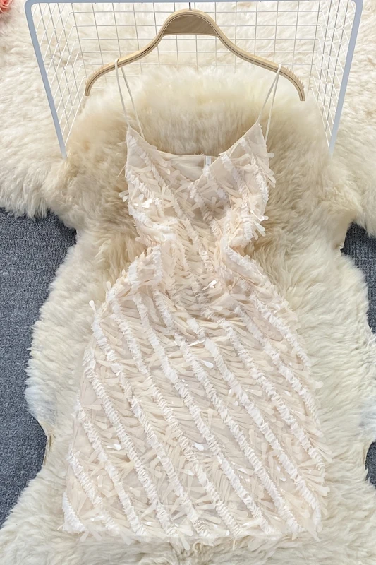 2021 Summer New Style Small Sequined Suspender Dress Design French Girls strap camisole robe femme ete
2021 Summer New Style Small Sequined Suspender Dress Design French Girls strap camisole robe femme ete