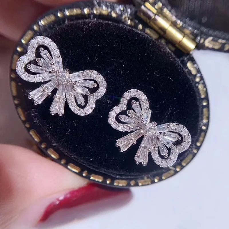 Korean Fashion Hollow Bowknot Stud Earrings For Women Shiny Crystal Zircon Earrings Sweet Elegant Exquisite Jewelry Gifts
Korean Fashion Hollow Bowknot Stud Earrings For Women Shiny Crystal Zircon Earrings Sweet Elegant Exquisite Jewelry Gifts