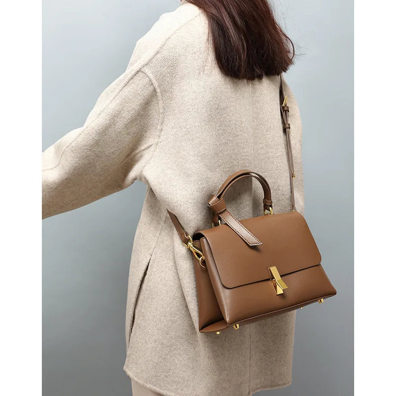 Viney bag 2020 new fashion leather fashion messenger bag women's simple 2021ins shoulder bag portable women's bag
Viney bag 2020 new fashion leather fashion messenger bag women's simple 2021ins shoulder bag portable women's bag