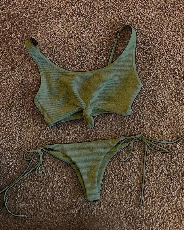 Sexy solid color bikini chest knotted ladies sexy suspenders high waist swimsuit solid color sexy split bikini thong suit
Sexy solid color bikini chest knotted ladies sexy suspenders high waist swimsuit solid color sexy split bikini thong suit