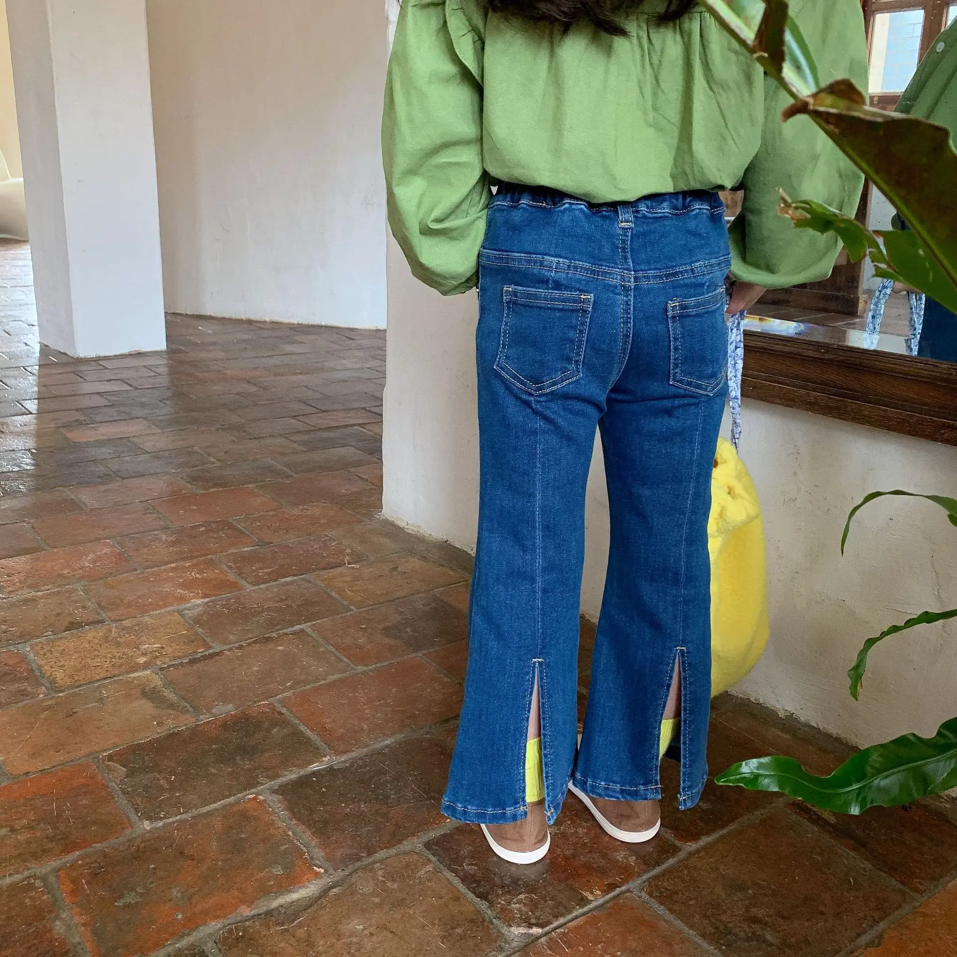 Стрейчевые джинсовые расклешенные брюки для девочек джинсы с высокой талией и роговыми рожками эластичные длинные штаны для девочек, модна...
Стрейчевые джинсовые расклешенные брюки для девочек джинсы с высокой талией и роговыми рожками эластичные длинные штаны для девочек, модна...