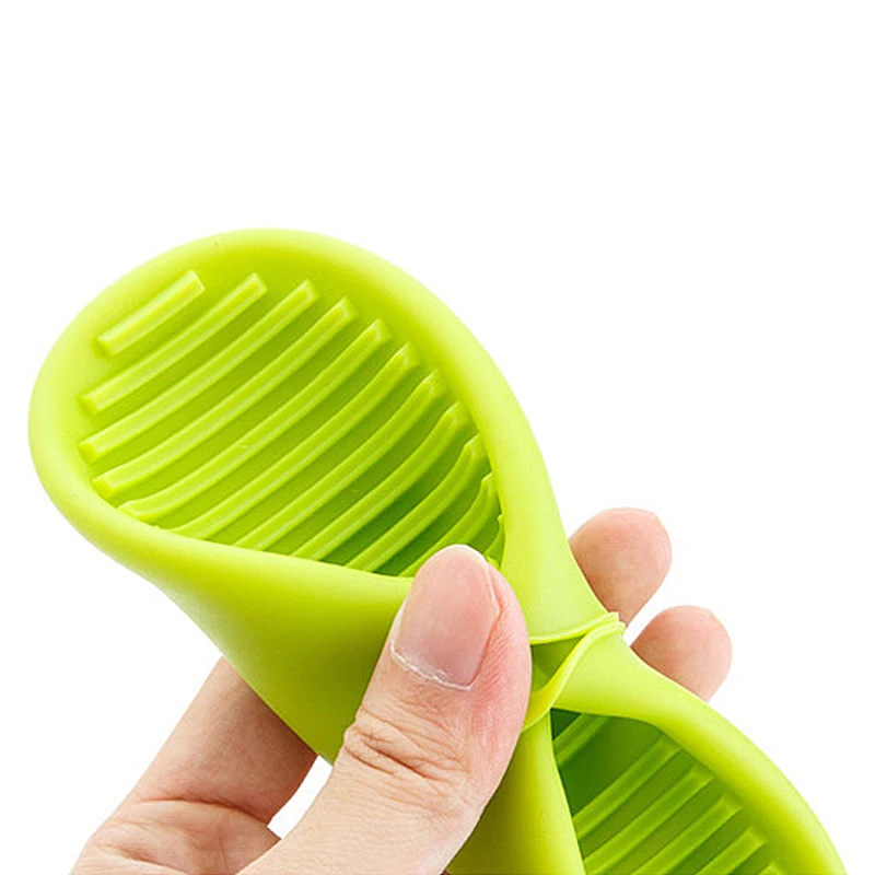 Thickened Silicone Oven Mitts Insulated Gloves Anti-Scalding Anti-Slip Take Dish Hand Clip Microwave Cooking Silicone Gloves 
Thickened Silicone Oven Mitts Insulated Gloves Anti-Scalding Anti-Slip Take Dish Hand Clip Microwave Cooking Silicone Gloves