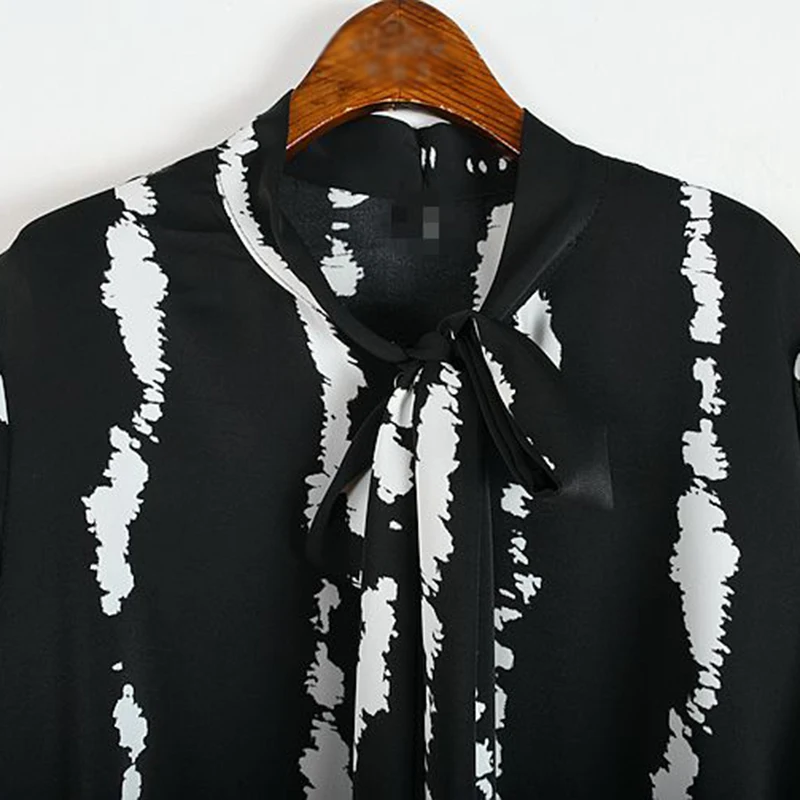 CHICEVER Long Shirts For Women Bow Lace Up Collar Full Sleeve Print Hit Color Loose Oversized Blouses Female 2021 Autumn Clothes
CHICEVER Long Shirts For Women Bow Lace Up Collar Full Sleeve Print Hit Color Loose Oversized Blouses Female 2021 Autumn Clothes