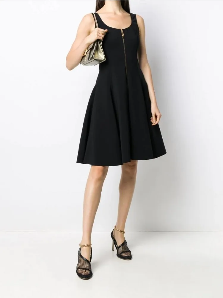 Pleated Dresses For Summer New Hot Sale High Quality Empire Black Dress Sleeveless Knee Length Dress Special Zipper Women Dress
Pleated Dresses For Summer New Hot Sale High Quality Empire Black Dress Sleeveless Knee Length Dress Special Zipper Women Dress